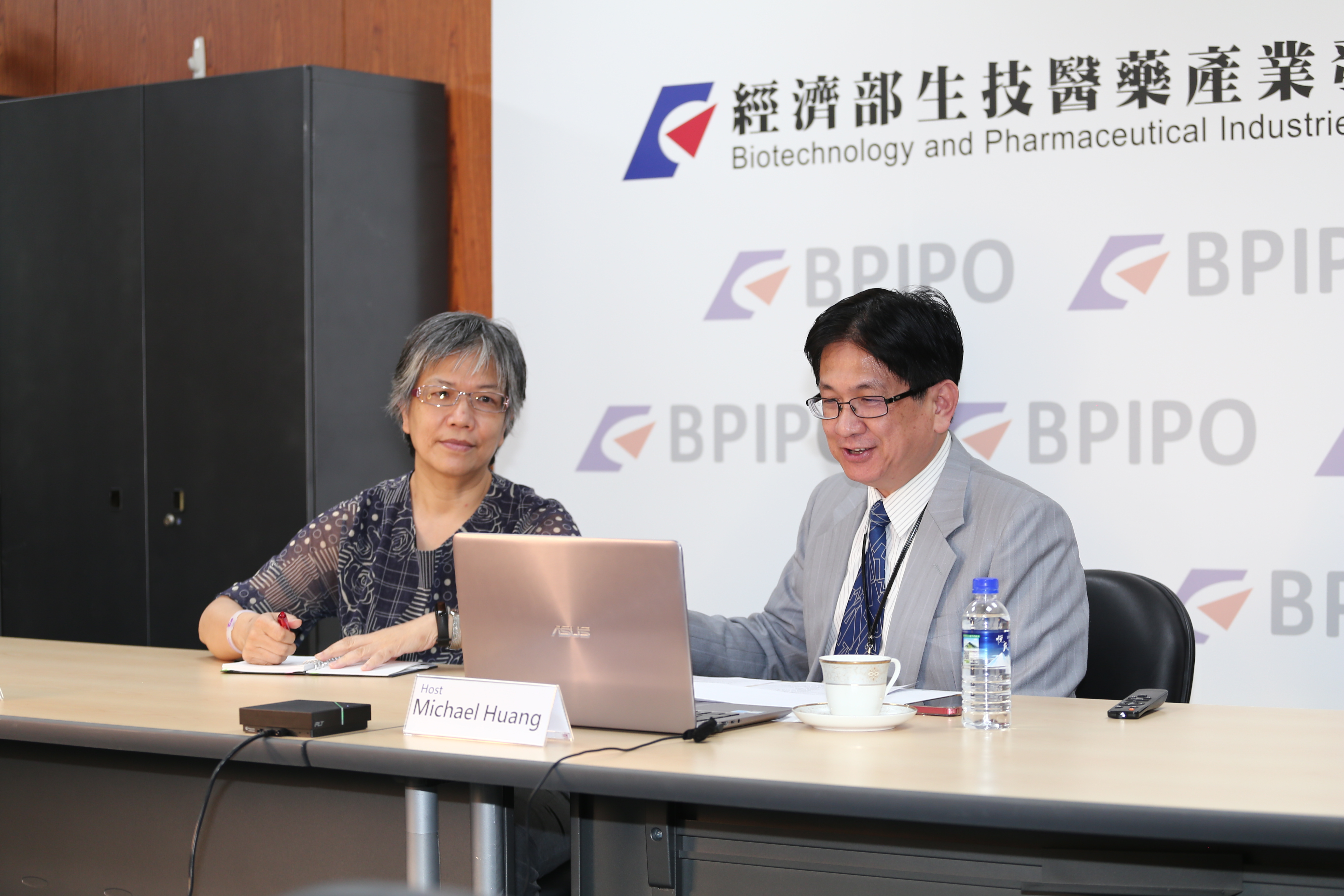 台歐新興核酸藥物與智慧製造精準醫療論壇照片：予宇生技蔡翠敏創辦人暨總經理、生技中心黃千岳特聘專家