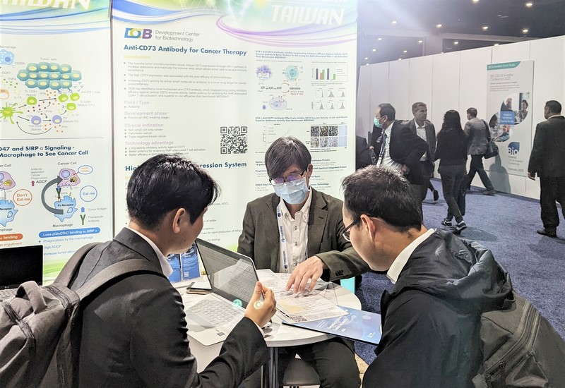 來訪的韓國AIMS Bioscience廠商積極詢問DCB最新技術與服務